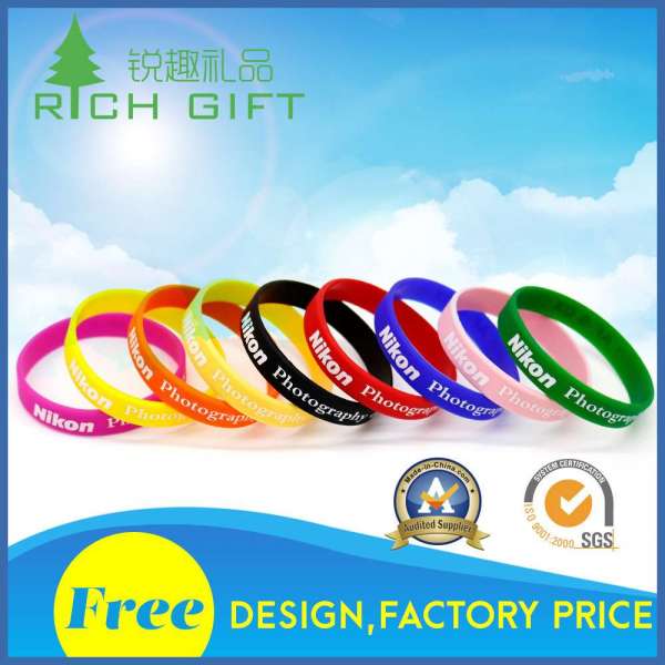 Custom Promotional Fashion Silicon Bracelet /Rubber/PVC/Printed/Printing/Imprinted/Embossed/Debossed/Luminous Strap Silicone Wristband with Silk Screen Logo